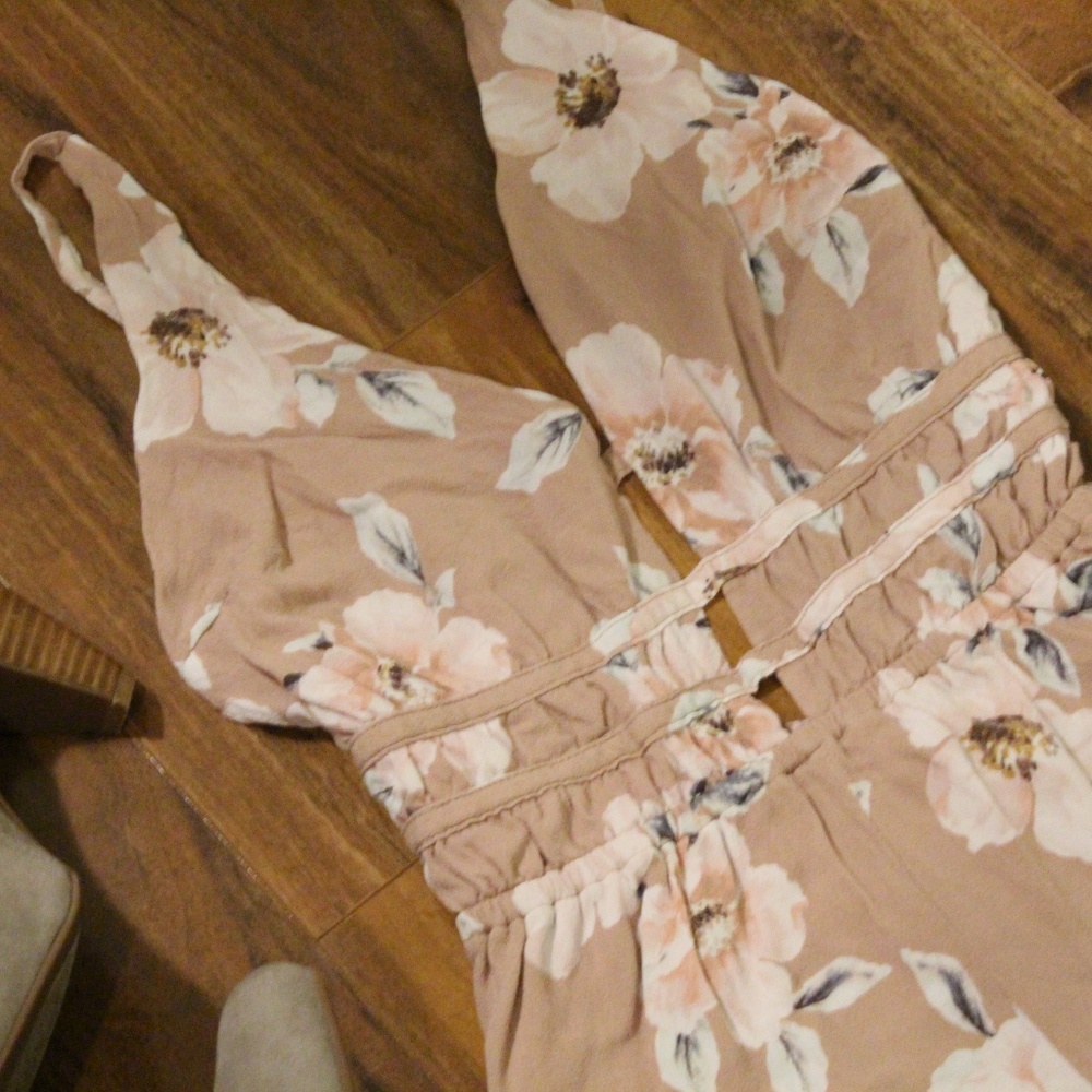 L.A. Hearts Floral Romper. Women's Size XS. - Picture 7 of 8
